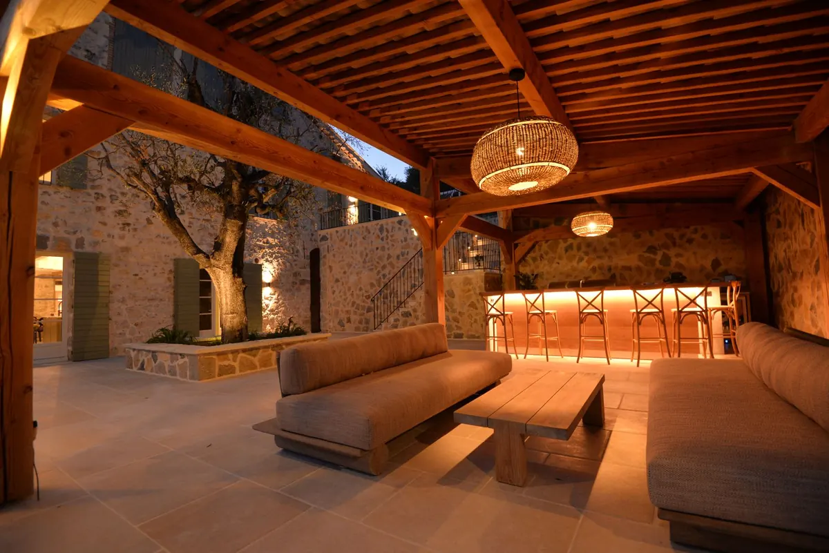 Outdoor bar and lounge under the beams