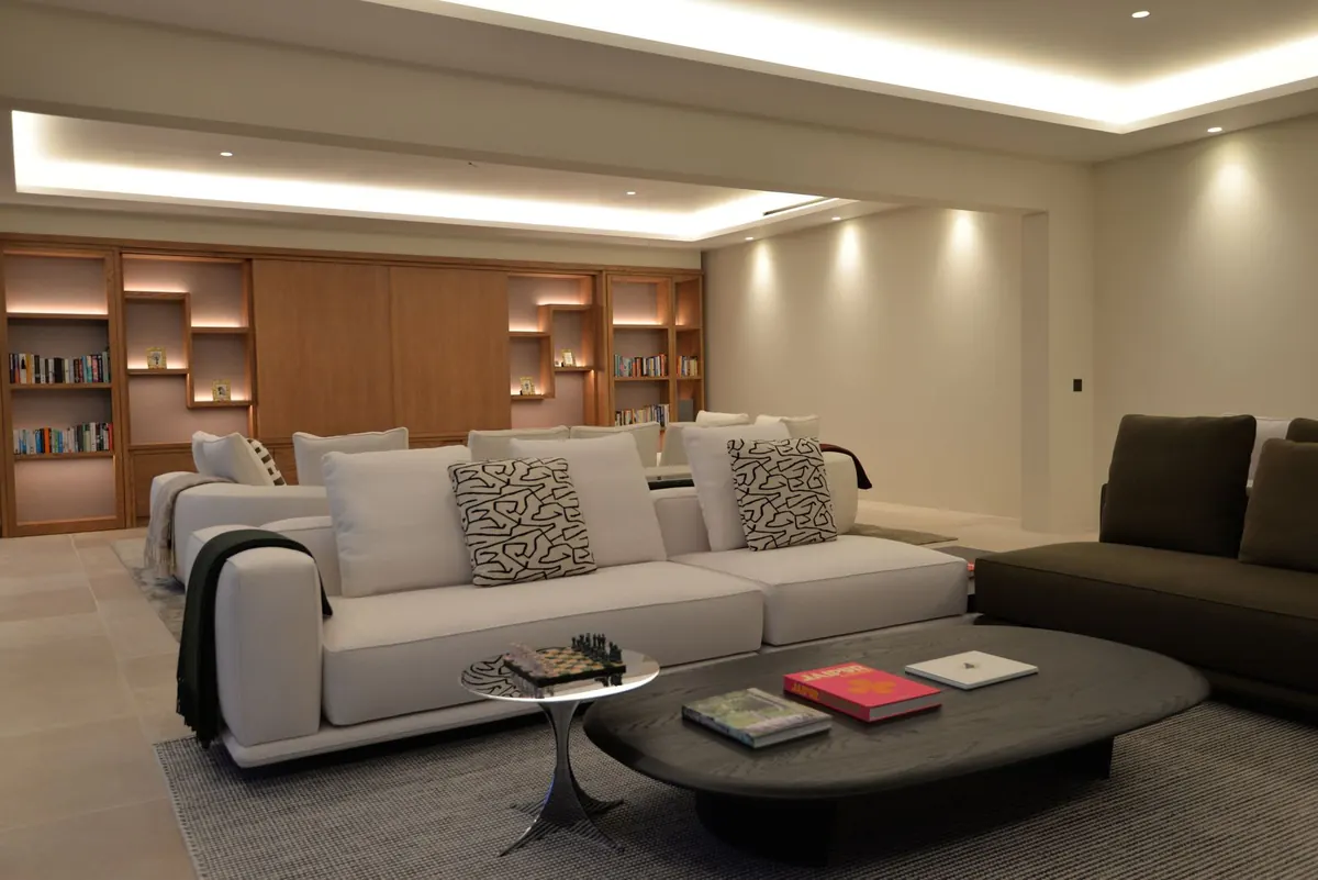Lounge with cove lighting
