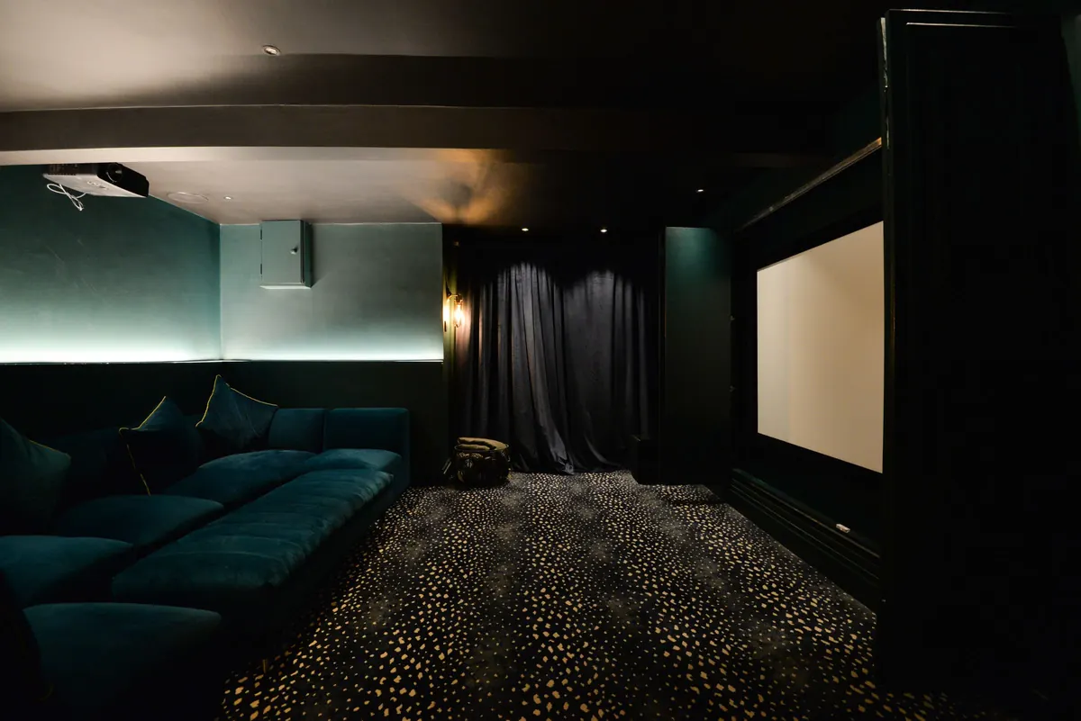 Panelled snug with screen