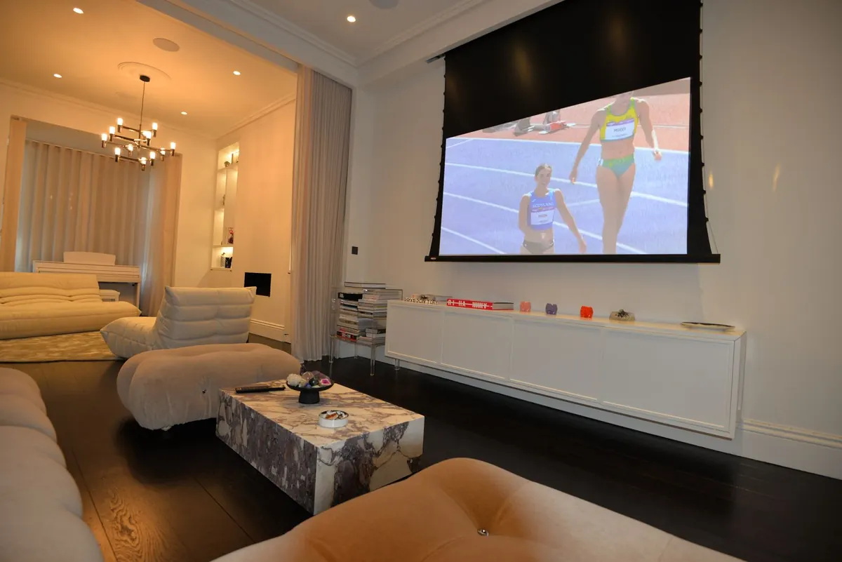 Lounge with screen down