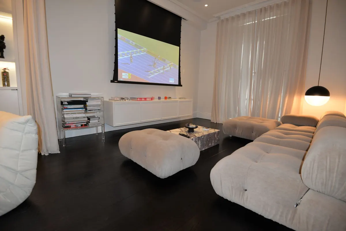 Lounge with screen and sofas