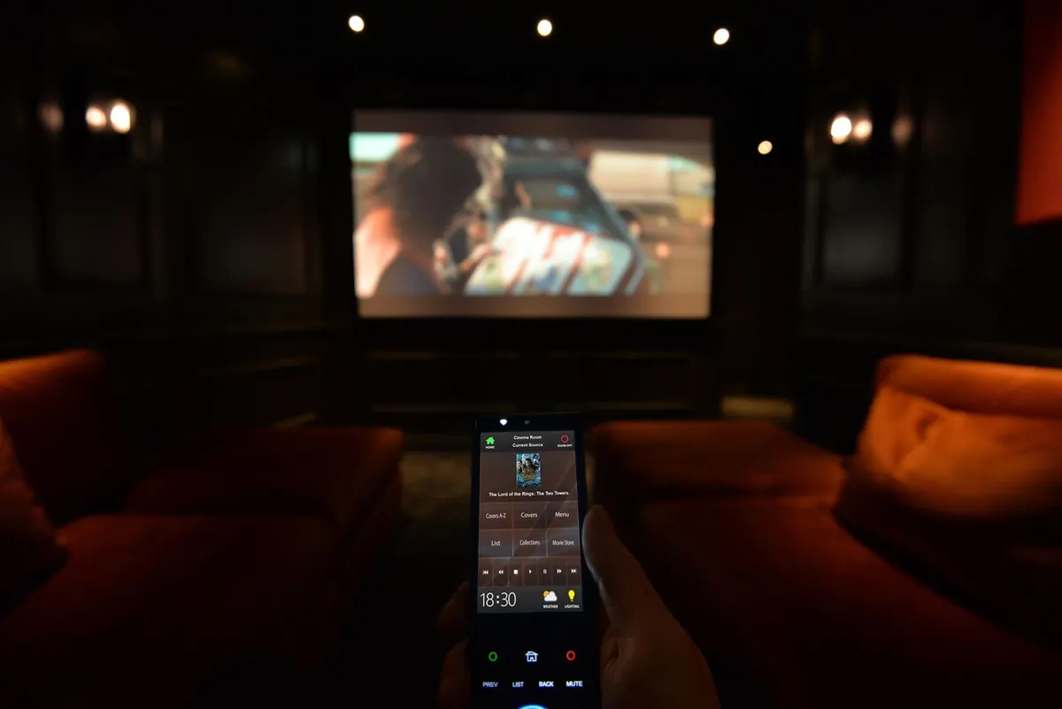Cinema controlled from the handset