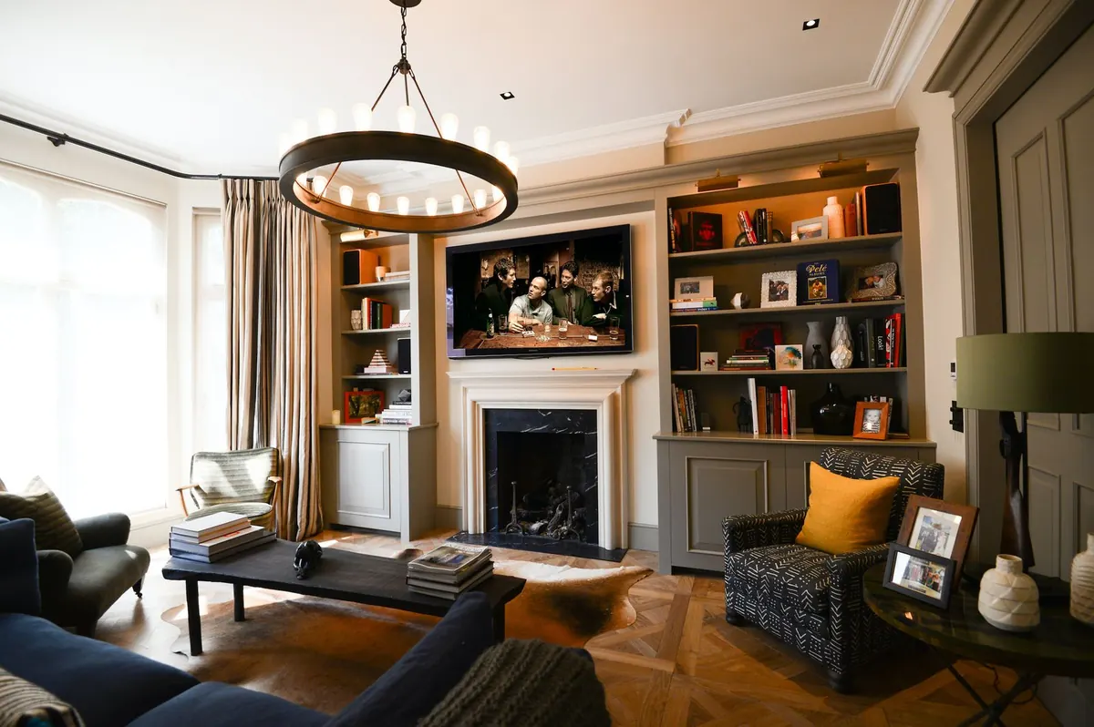 Sitting room with screen in the bookcase