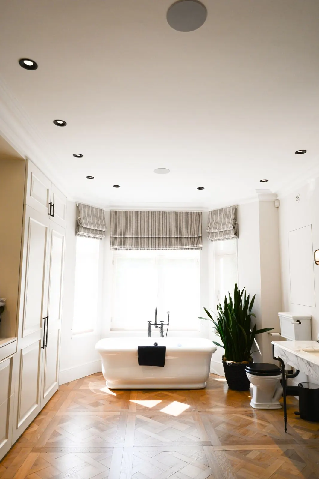 Bathroom by the bay window