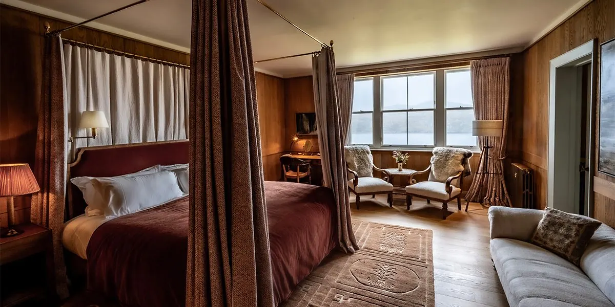 Principal bedroom with four-poster