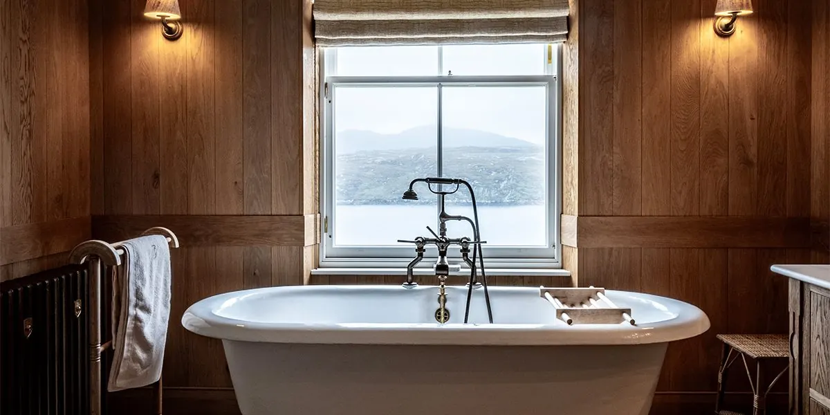 Bathroom with a loch view